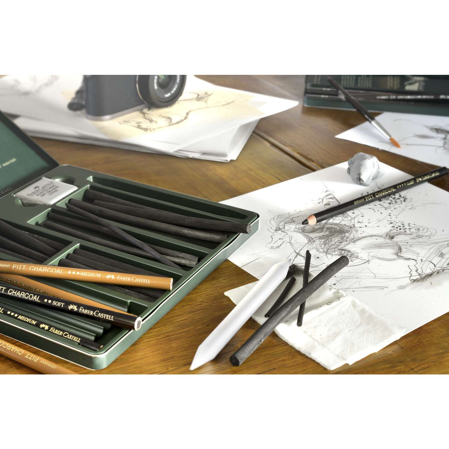 Faber castell Boîte métal Fusains Pitt Charcoal naturels & secs:24 pièces Dessin & esquisse à prix pas cher | Maroc